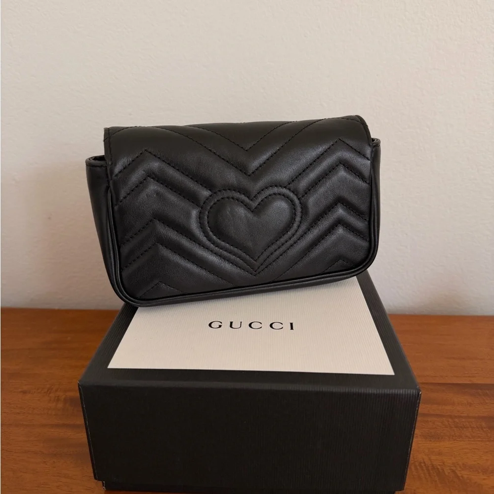 Gucci Black Quilted Leather Shoulder Bag with Gold Double G - Picture 2 of 7